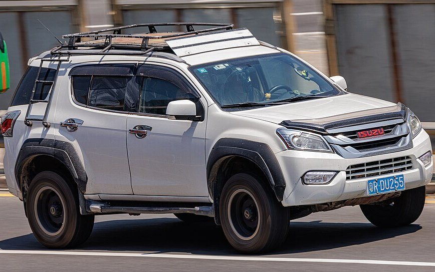 Isuzu MU-X — дизель, под заказ из Индии