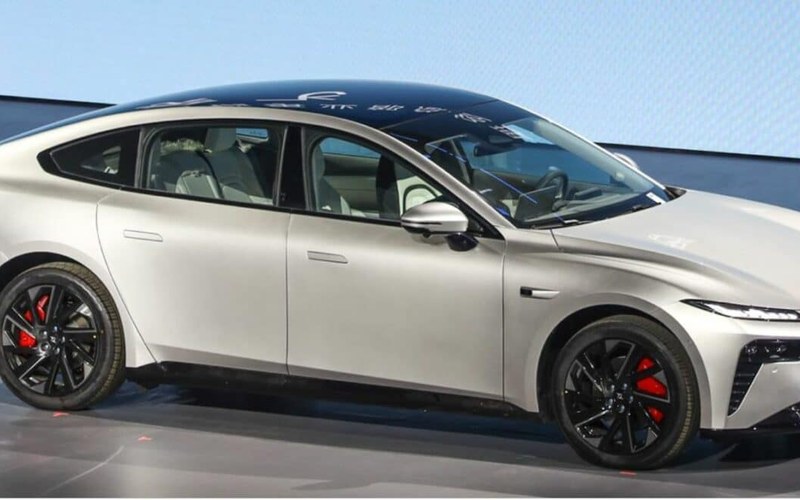Dongfeng eπ 007 — электромобиль под заказ из Китая